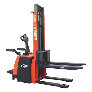 Xe nâng bán tự động
